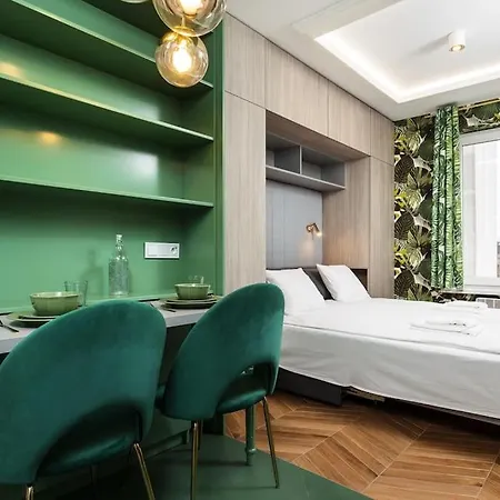 Verdant Oasis - Old Town - By Upstairs Apartment Krakow