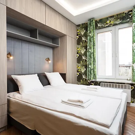 Verdant Oasis - Old Town - By Upstairs Apartment Krakau