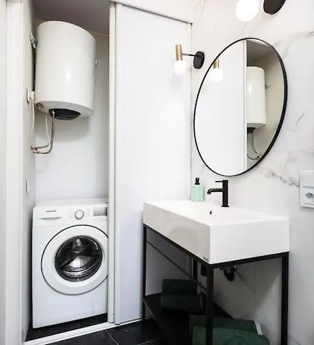 Verdant Oasis - Old Town - By Upstairs شقة *