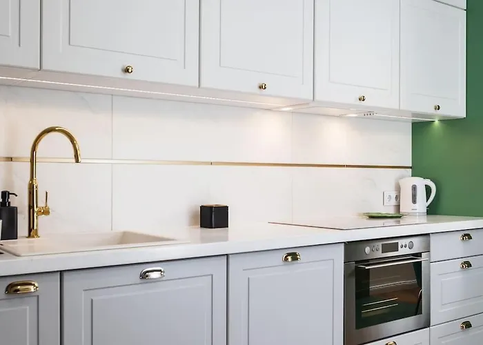 Verdant Oasis - Old Town - By Upstairs *