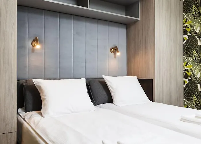 Verdant Oasis - Old Town - By Upstairs شقة *