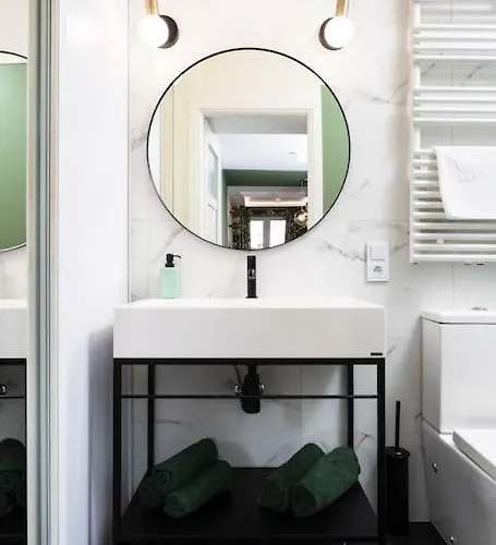 Verdant Oasis - Old Town - By Upstairs شقة