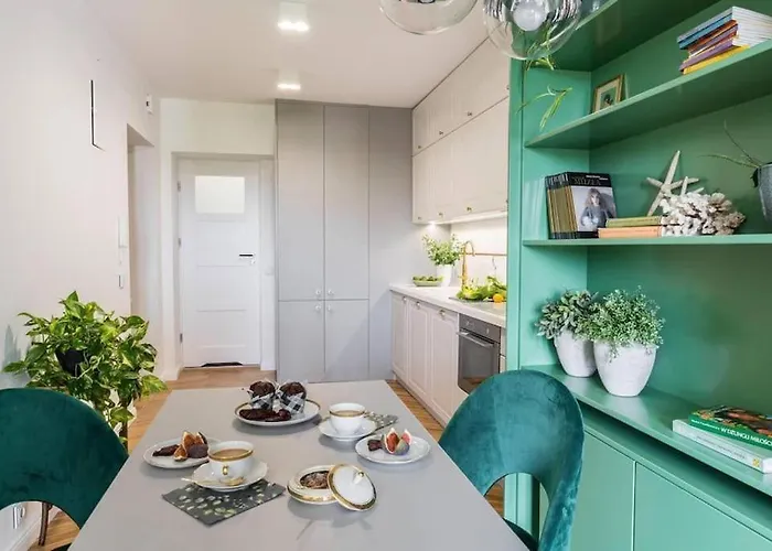 Verdant Oasis - Old Town - By Upstairs