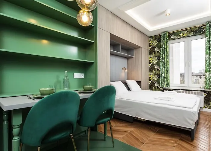 Verdant Oasis - Old Town - By Upstairs شقة كراكوفيا