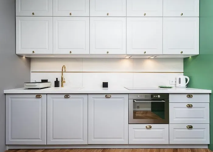 Verdant Oasis - Old Town - By Upstairs *